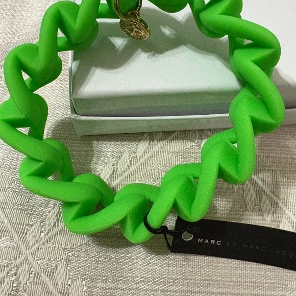 Marc by Marc Jacobs Toucan Green Twisted Bracelet - Picture 2 of 3